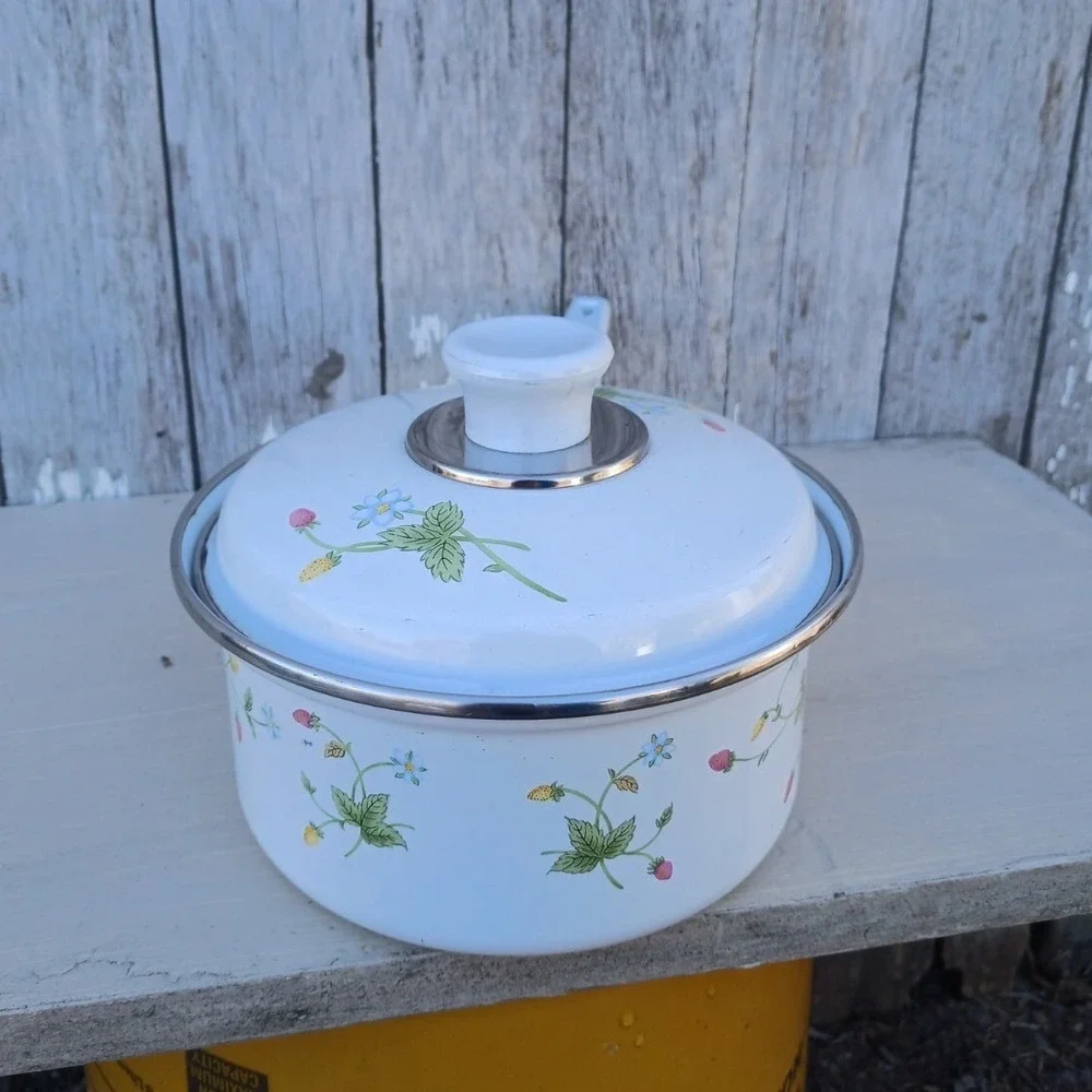 Vintage Enamel Strawberry Cookware Set‎ White Pot and Pan Floral Pattern